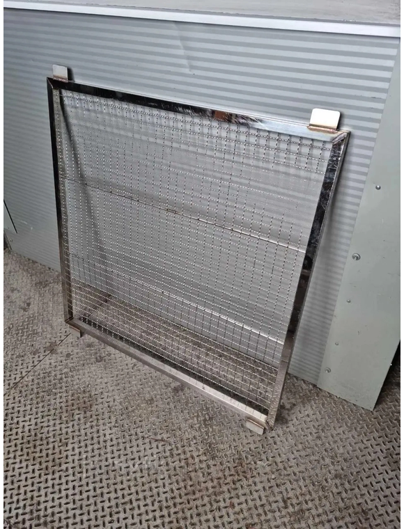 Plasă pentru afumare pe cadre