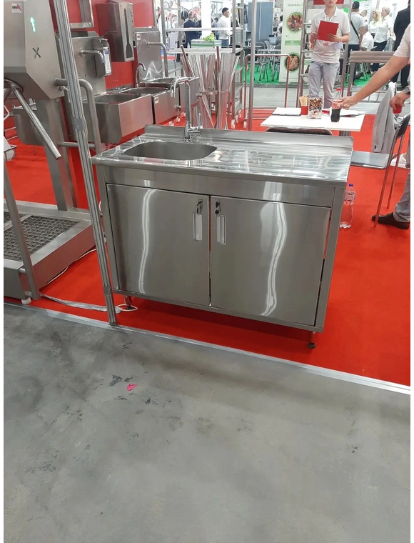 Masă industrială cu chiuvetă si uși glisante