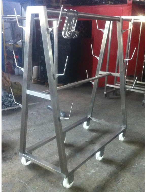 Cărucior pentru semifabricate cu cârlige pentru capete