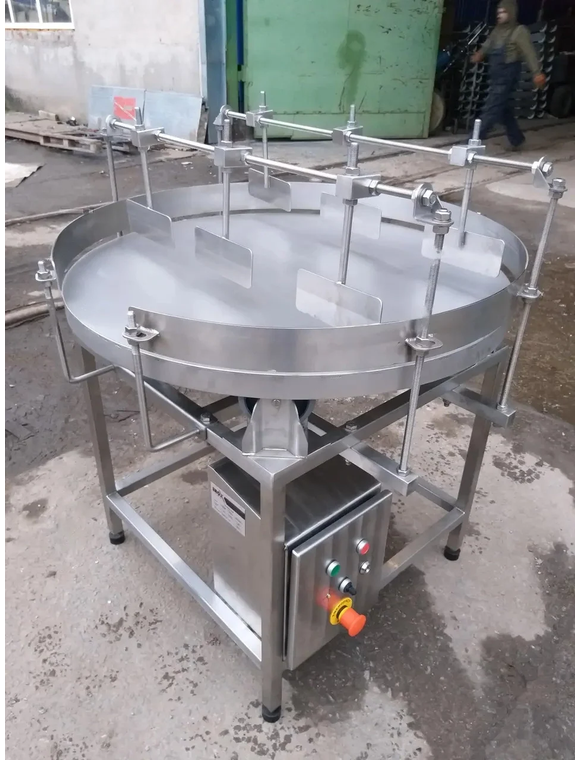 Masă rotativă de depozitare pentru containere