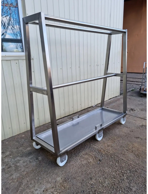 Cărucior pentru transportul semifabricatelor de carne